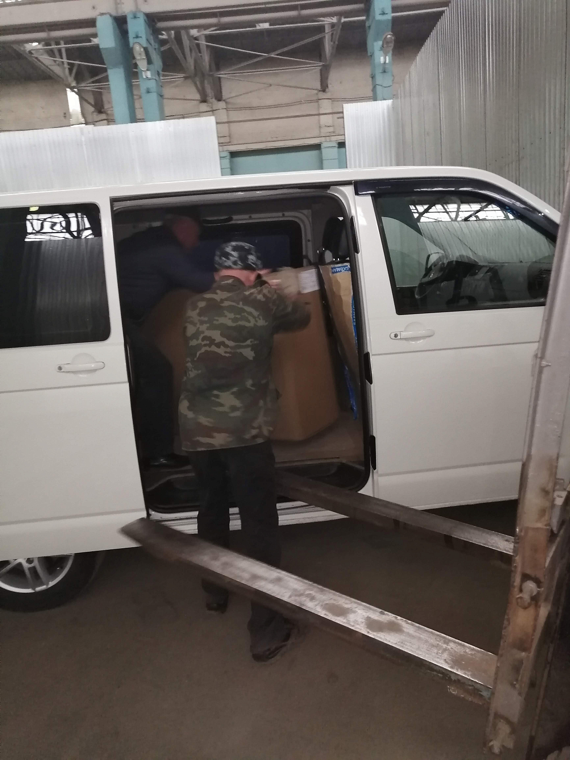 Отгрузка дилеру двух поршневых компрессоров