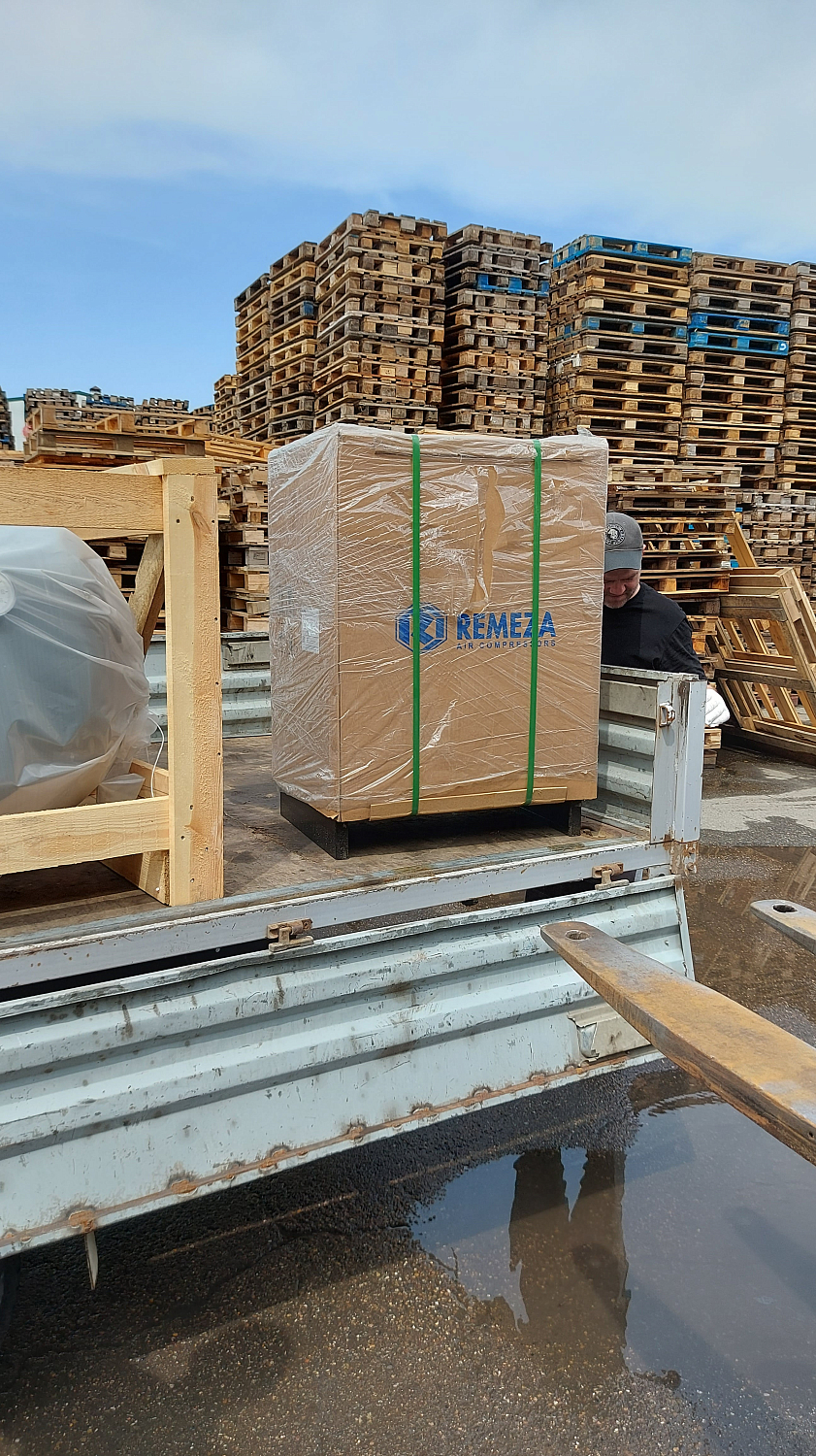 Отгрузка мощного винтового компрессора Remeza ВК25-8 в г. Краснодар