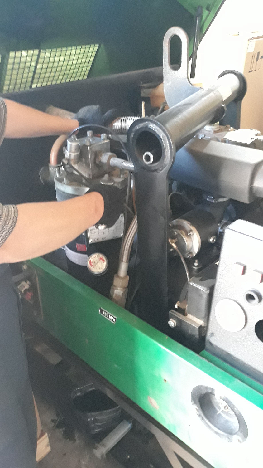 Ремонт винтового дизельного компрессора в Новосибирске 