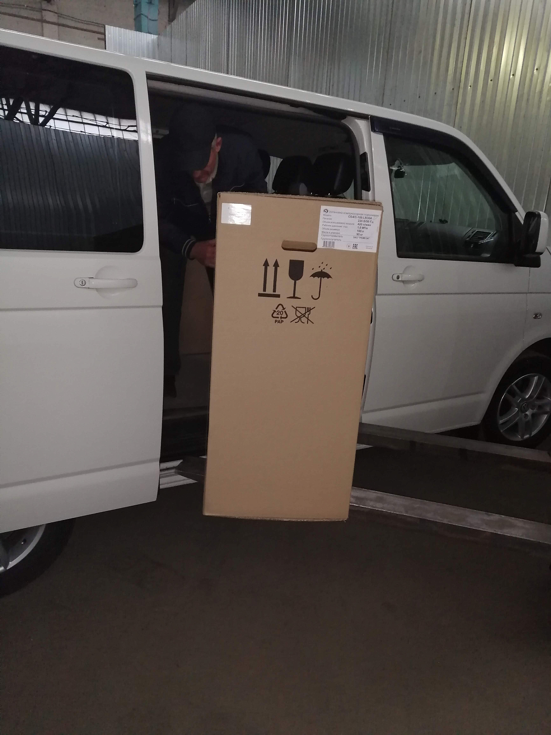 Отгрузка дилеру двух поршневых компрессоров