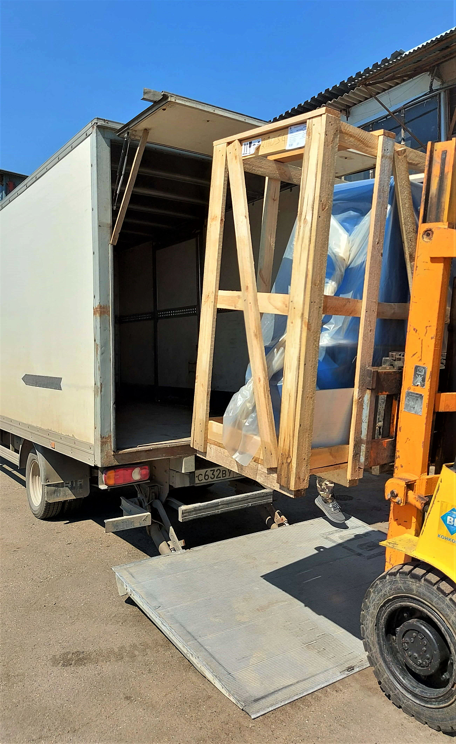 Отгрузка компрессора ВК7Т-10-270 для шиномонтажной мастерской в г. Крымск